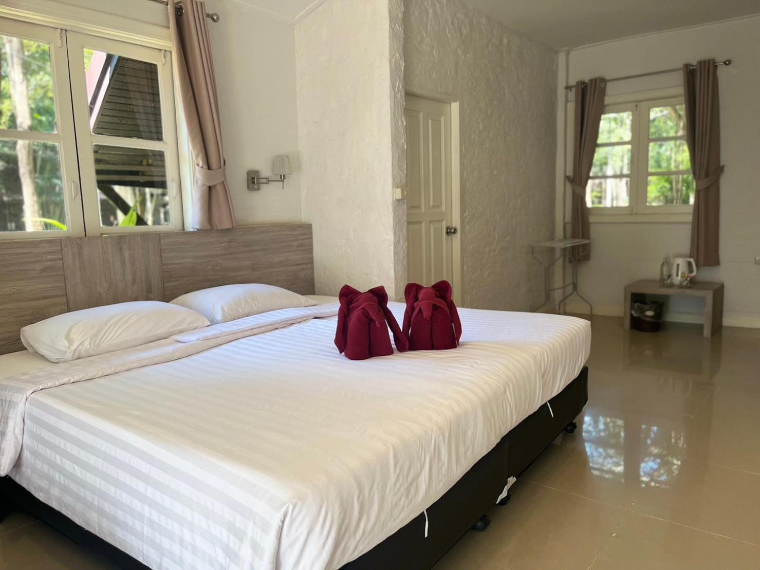 The Legacy River Kwai Resort Канчанабури Екстериор снимка