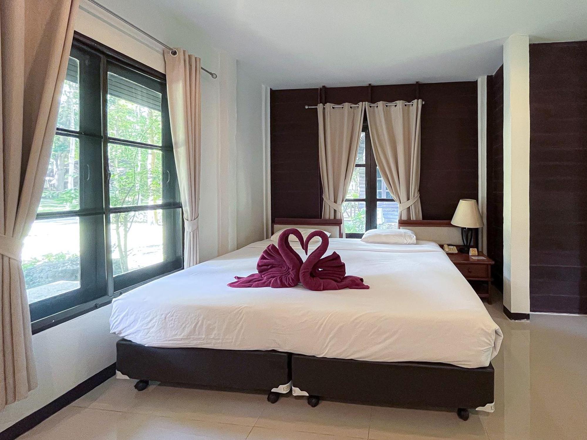 The Legacy River Kwai Resort Канчанабури Стая снимка