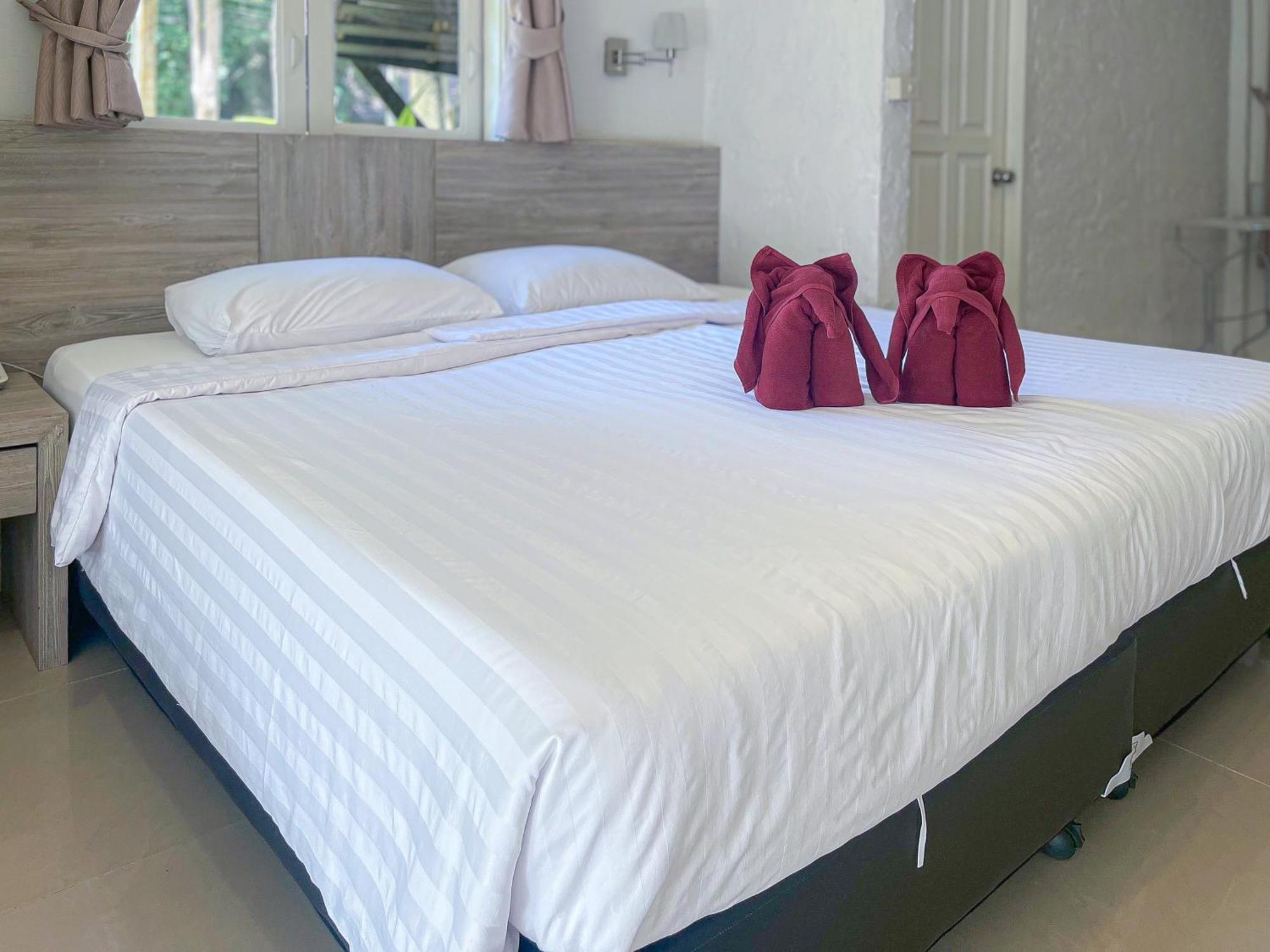 The Legacy River Kwai Resort Канчанабури Стая снимка